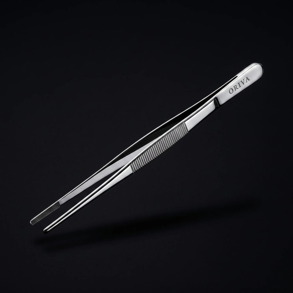 Griffende des ORIVA Precision Tweezer mit eingraviertem ORIVA-Schriftzug